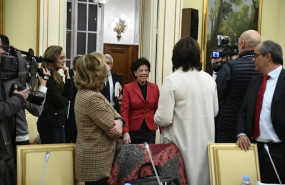 ep la ministra de educacion y formacion profesional isabel celaa saluda a los consejeros de