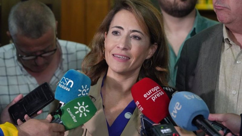 ep la ministra de transportes movilidad y agenda urbana en funciones raquel sanchez atiende a los ep la ministra de transportes movilidad y agenda urbana en funciones raquel sanchez atiende a los