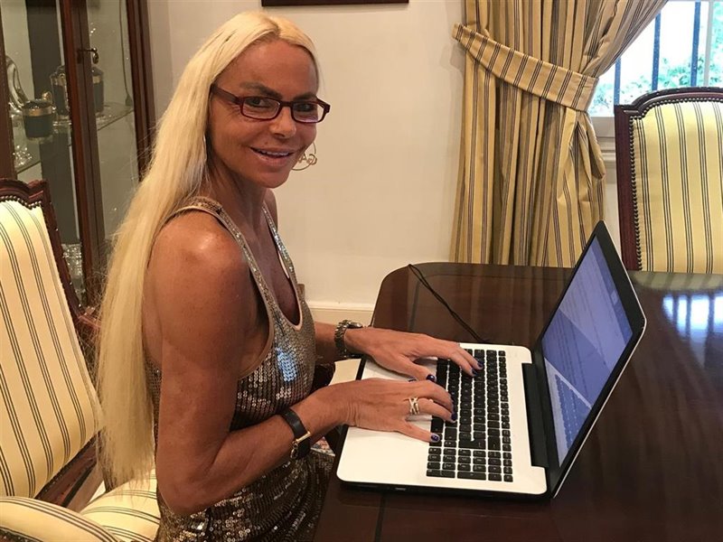 ep leticia sabater escribiendo su primera novela de ficcion ep leticia sabater escribiendo su primera novela de ficcion