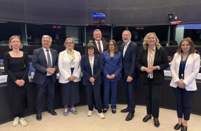 ep los negociadores del parlamento europeo consejo y comision europea celebran el acuerdo de
