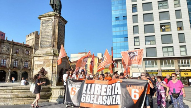 ep manifestacion de apoyo en gijon a las seis de la suiza ep manifestacion de apoyo en gijon a las seis de la suiza