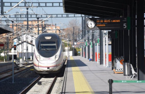 ep primer tren avant llegado a granada desde sevilla