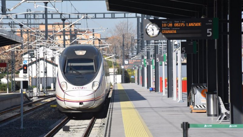 ep primer tren avant llegado a granada desde sevilla ep primer tren avant llegado a granada desde sevilla