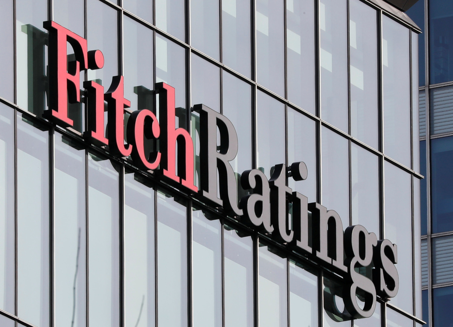 logo de fitch ratings a canary wharf londres 