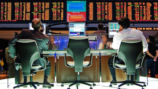 Traders in the Sao Paulo exchange | Wikimedia traders brokers sao paulo stock exchange