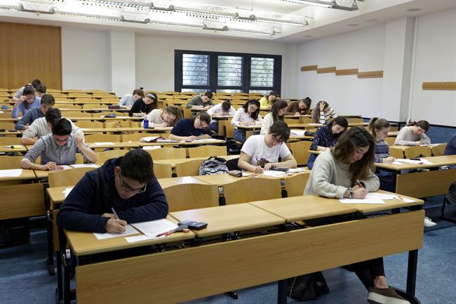 Alumnos en la Olimpiada de Economía de la UJI, alumnos, examen, clase, aula | UJI - Archivo ep alumnosla olimpiadaeconomiala uji alumnos examen clase aula