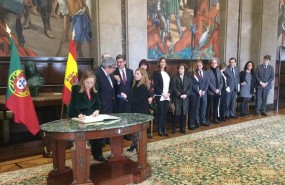 ep ana pastor firmalibrohonorla asamblea nacionalportugal