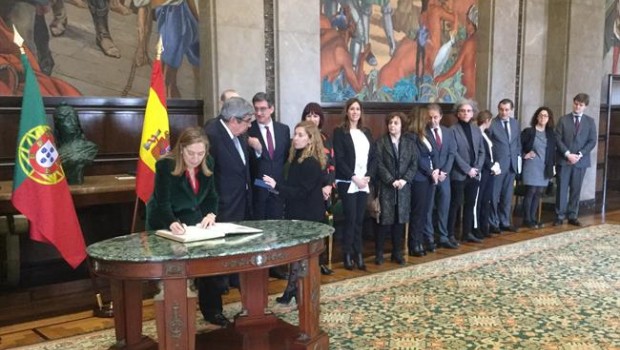 ep ana pastor firmalibrohonorla asamblea nacionalportugal