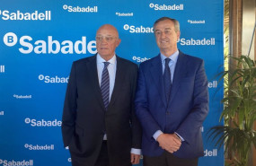 ep archivo   el presidente de banco sabadell josep oliu y el consejero delegado cesar gonzalez bueno