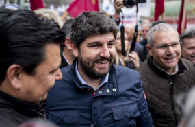 ep archivo   el presidente de la region de murcia fernando lopez miras acompana a un grupo de