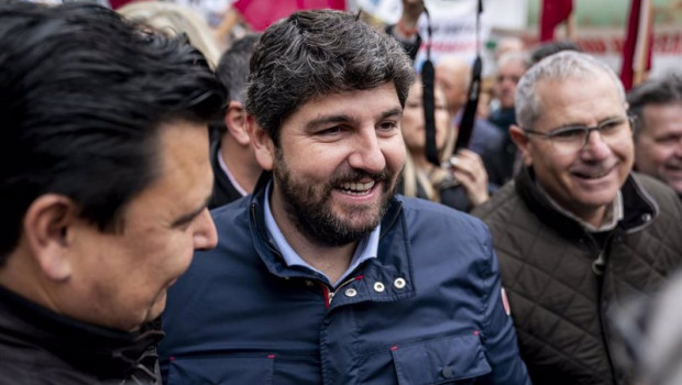 ep archivo   el presidente de la region de murcia fernando lopez miras acompana a un grupo de