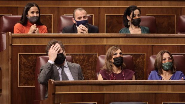 ep archivo   la bancada de vox en el congreso con su portavoz ivan espinosa de los monteros abajo a