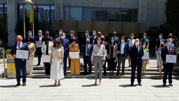 ep archivo   la ministra de industria comercio y turismo reyes maroto y la secretaria de estado de