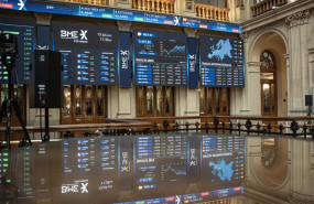 ep archivo   paneles con indices bursatiles en el palacio de la bolsa de madrid