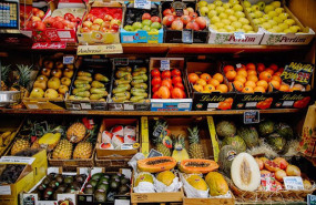 ep archivo   piezas de frutas y hortalizas en la fruteria