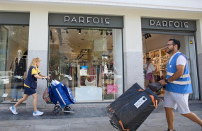 ep archivo un repartidor caminando por la calle ep archivo un repartidor caminando por la calle