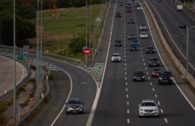 ep archivo   varios vehiculos en una carretera