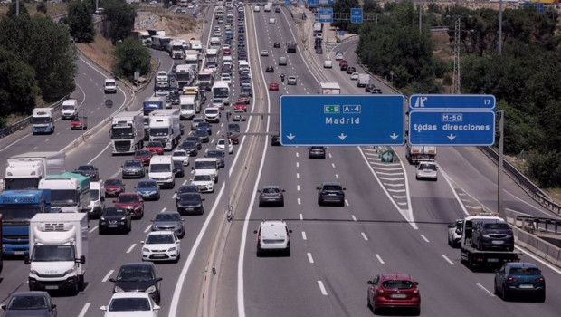 ep coches en una carretera de madrid