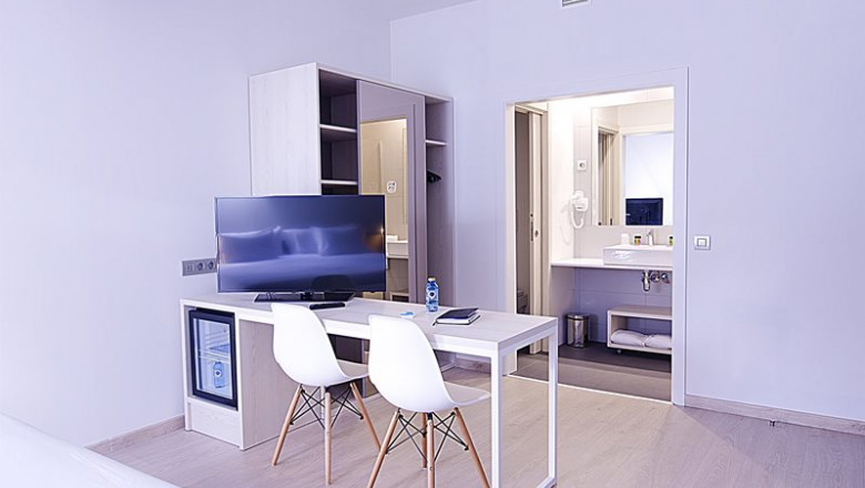Como parte de sus medidas para hacer frente al COVID-19, B&B Hotels España y Portugal ha convertido parte de sus habitaciones en oficinas para autónomos y empresas. | B&B HOTELS - Archivo ep como parte de sus medidas para hacer frente al covid-19 bb hotels espana y portugal ha convertido