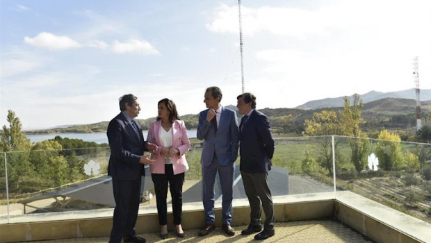 ep el ministro de ciencia pedro duque visita el icvv junto a la presidenta riojana concha andreu