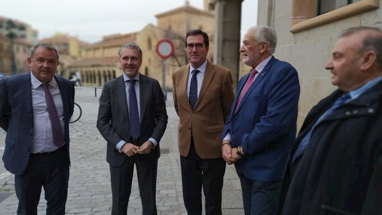 El presidente de la CEOE, Antonio Garamendi, junto al presidente de CECALE, Santiago Aparicio y el presidente de la Fes, Andrés Ortega. | EUROPA PRESS ep el presidente de la ceoe antonio garamendi junto al presidente de cecale santiago aparicio y el