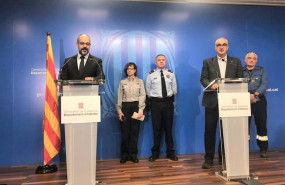 ep en el atril el conseller de interior de la generalitat miquel buch y el director del servei catal