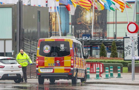 ep entrada de una ambulancia al ifema en el marco del traslado de material medico al recinto donde