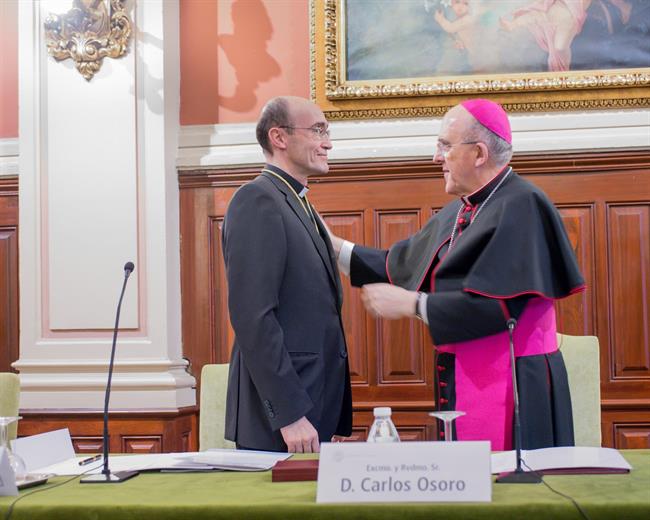 Javier María Prades, rector de San Dámaso, con el cardenal Carlos Osoro | ANGEL MARTINEZ ep javier maria prades rectorsan damaso concardenal carlos osoro