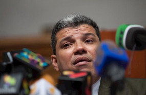 ep luis parra el presidente de la asamblea nacional elegido por el chavismo y la oposicion