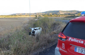 ep una furgoneta se precipita por un terraplen en carcastillo