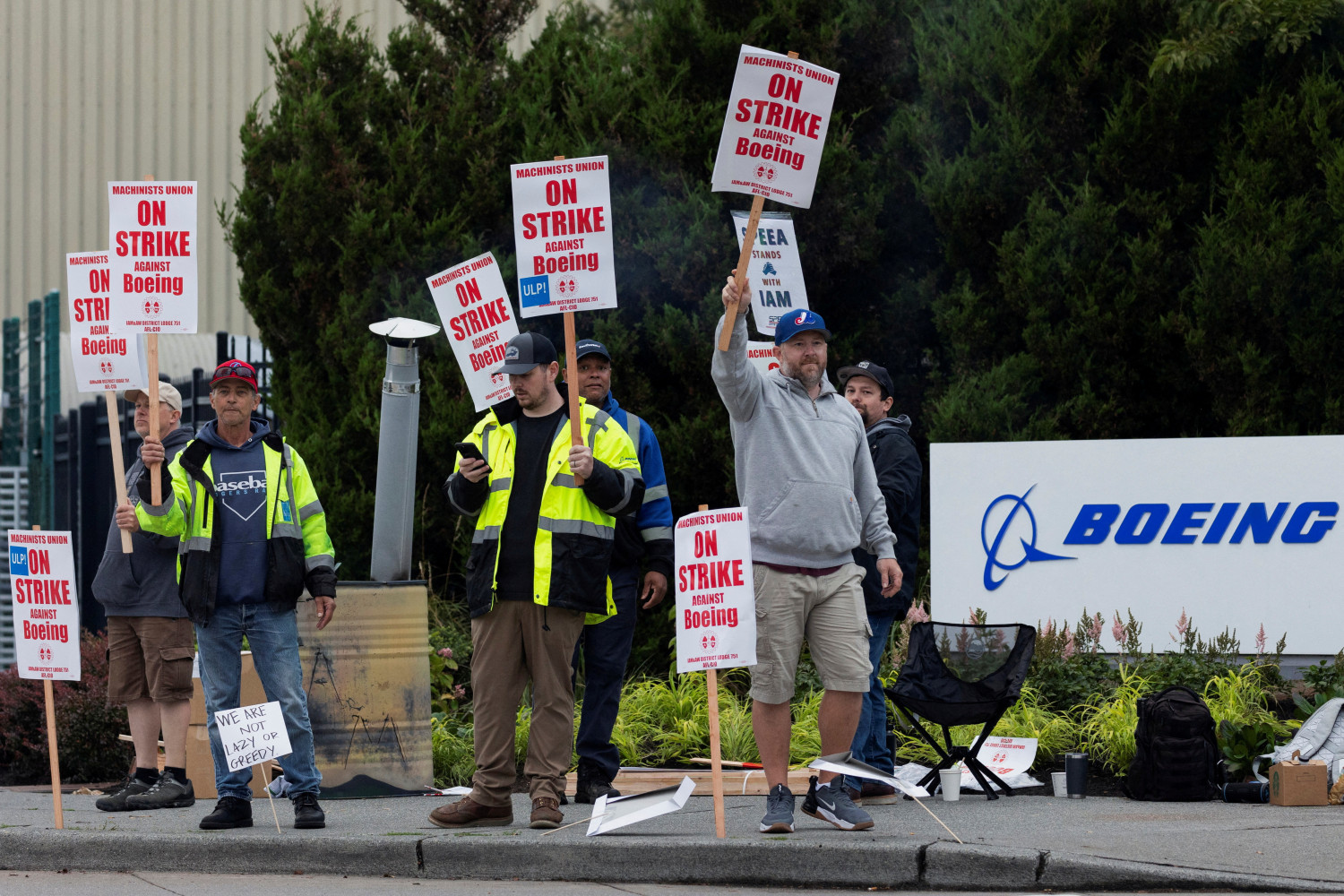 les travailleurs de l usine boeing se rassemblent sur les piquets de greve dans l etat de washington au premier jour de la greve 20240918203813 les travailleurs de l usine boeing se rassemblent sur les piquets de greve dans l etat de washington au premier jour de la greve 20240918203813