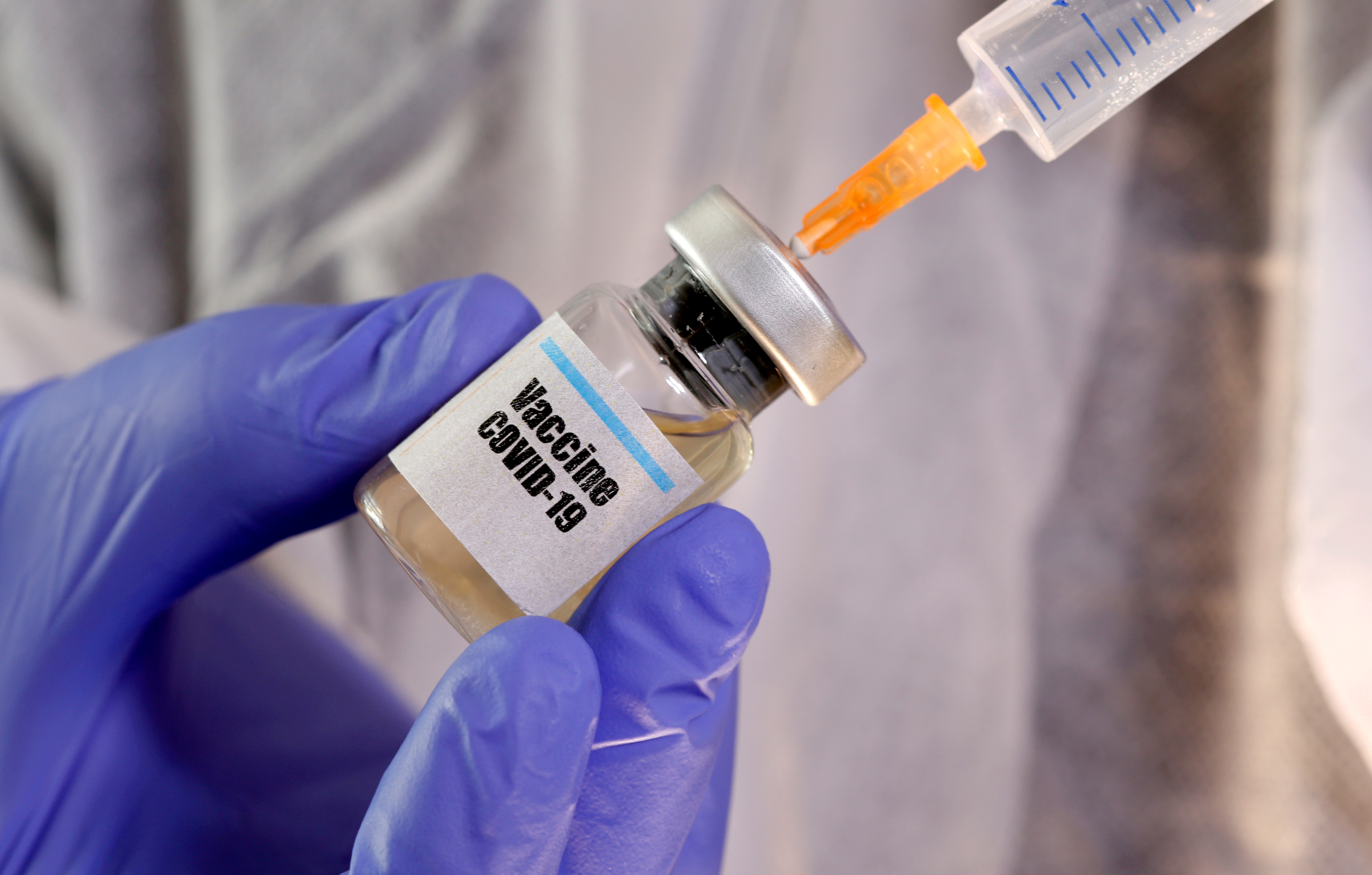 londres-envisage-des-essais-de-contamination-controlee-pour-les-vaccins-contre-le-covid-19-ft