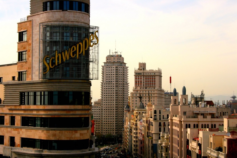 publicidad schweppes gran via madrid