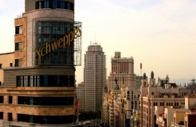 publicidad schweppes gran via madrid