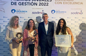 2022 09 30 lvaro de la parra con el equipo del dpto de calidad de la fjd y los premios obtenidos