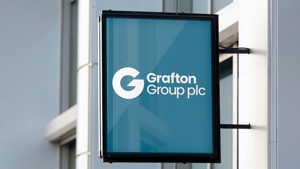 logotipo del proveedor de materiales de construcción del grupo dl grafton ftse 250