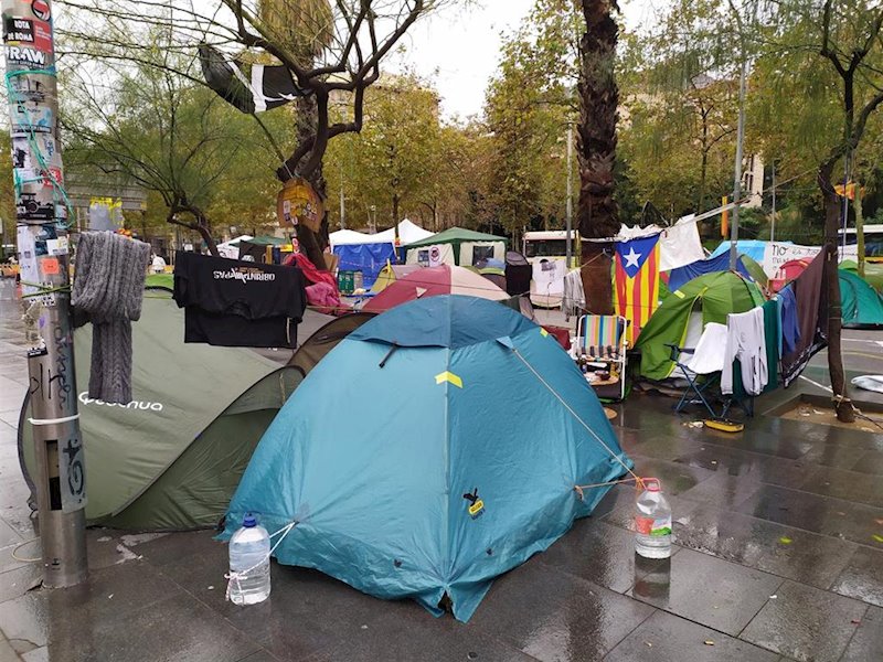 ep acampada de la plaza universitat de barcelona