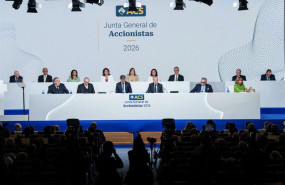 ep archivo   el presidente de acs florentino perez 1 fila 3d y el consejero delegado juan santamaria