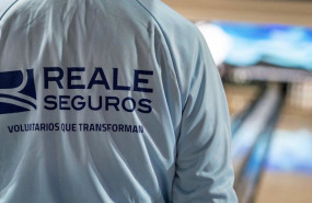 ep archivo   empleado de reale seguros en una iniciativa de voluntariado en el dia solidario reale