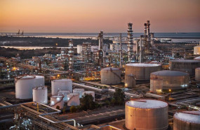 ep archivo   imagen al atardecer de cepsa refineria la rabida