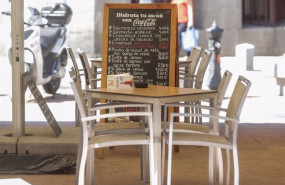 ep archivo   mesa vacia en la terraza de un restaurante de madrid espana a 22 de junio de 2020