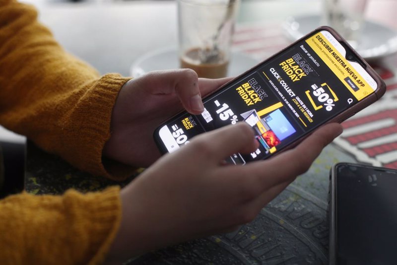 Los móviles suman 126.934 nuevas líneas en octubre y rozan los 58 millones en España