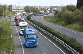 ep archivo varios camiones durante una marcha en la a 67 de santander a torrelavega ep archivo varios camiones durante una marcha en la a 67 de santander a torrelavega