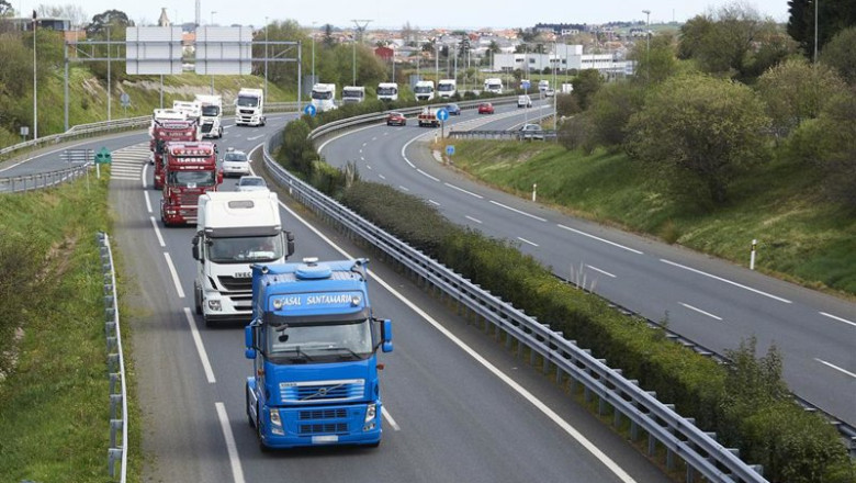ep archivo   varios camiones durante una marcha en la a 67 de santander a torrelavega