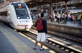 ep archivo viajeros en la estacion de cercanias de chamartin a 3 de agosto de 2023 en madrid ep archivo viajeros en la estacion de cercanias de chamartin a 3 de agosto de 2023 en madrid