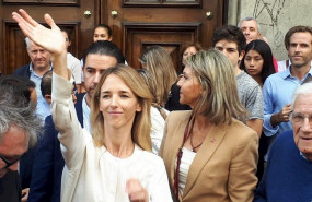 ep cayetana alvarez de toledo y llanos de luna pp visitan la plaza urquinaona uno de los focos de