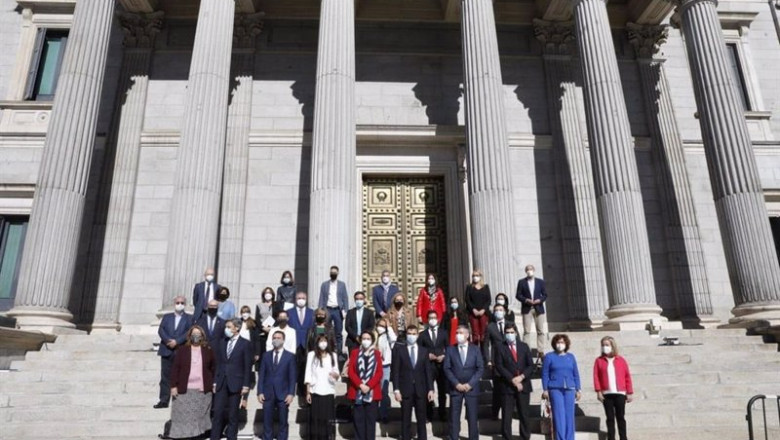 ep diputados de la comision del pacto de toledo incluida su presidenta magdalena valerio posan ante ep diputados de la comision del pacto de toledo incluida su presidenta magdalena valerio posan ante