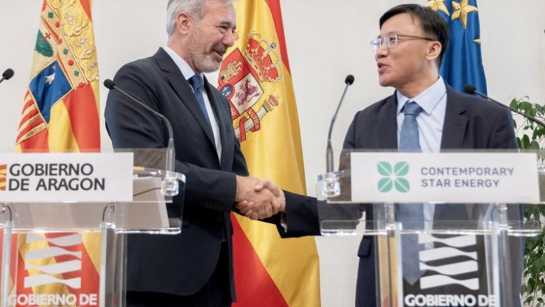 ep el presidente azcon saluda a andy wu director general de cse