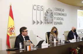 ep el presidente en funciones del ces pedro fernandez alen y la ministra de trabajo y economia