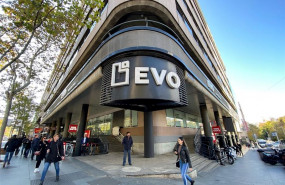 ep fachada del edificio de evo banco en madrid